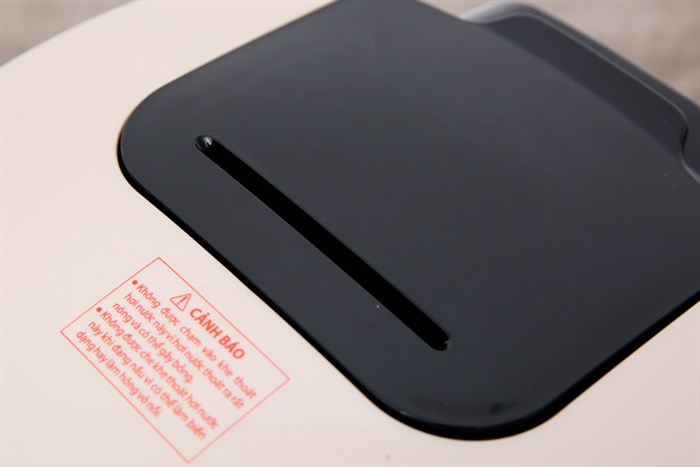 Nồi cơm điện tử Toshiba 1.8 lít RC-18DR1NV Màu Đen - Vàng đồng