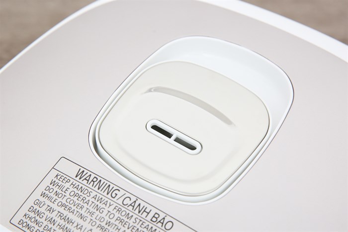 Nồi cơm điện tử Panasonic 1.8 lít SR-CP188NRA Màu Trắng