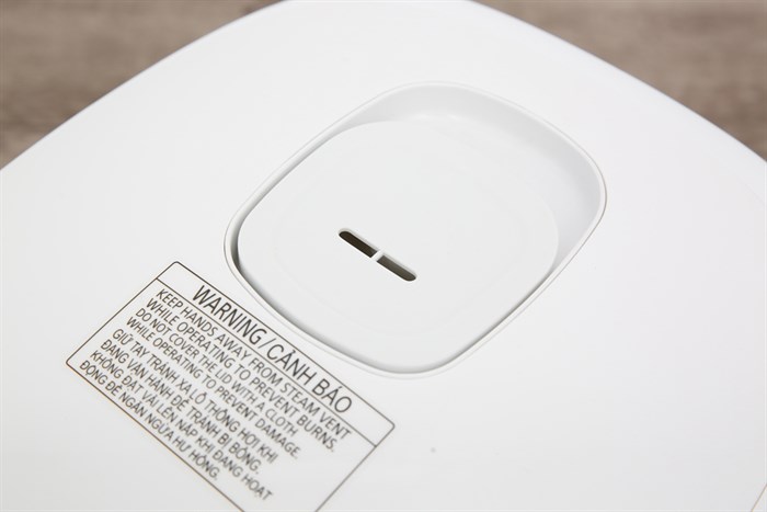 Nồi cơm điện tử Panasonic 1.8 lít SR-CL188WRA Màu Trắng