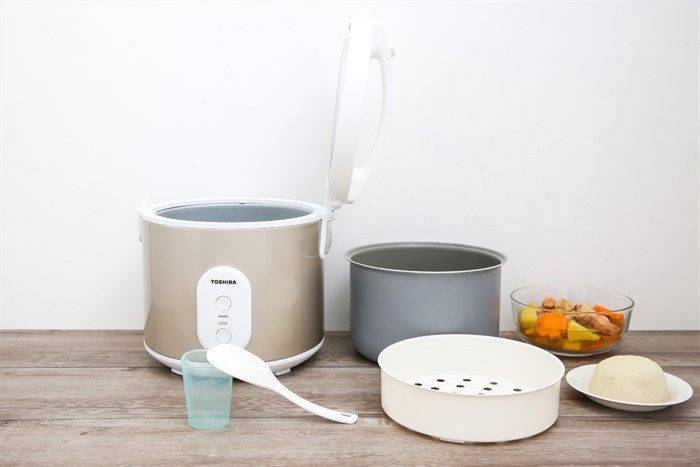 Nồi cơm điện Toshiba 1.8 lít RC-18JR1NV Màu Vàng đồng