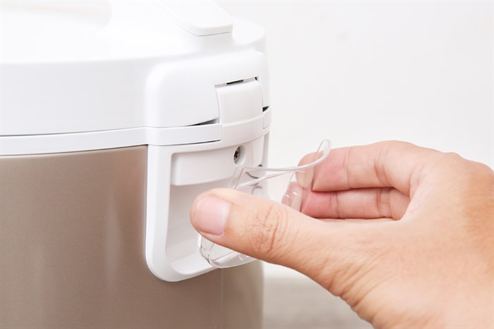 Nồi cơm điện Toshiba 1.8 lít RC-18JR1NV Màu Vàng đồng