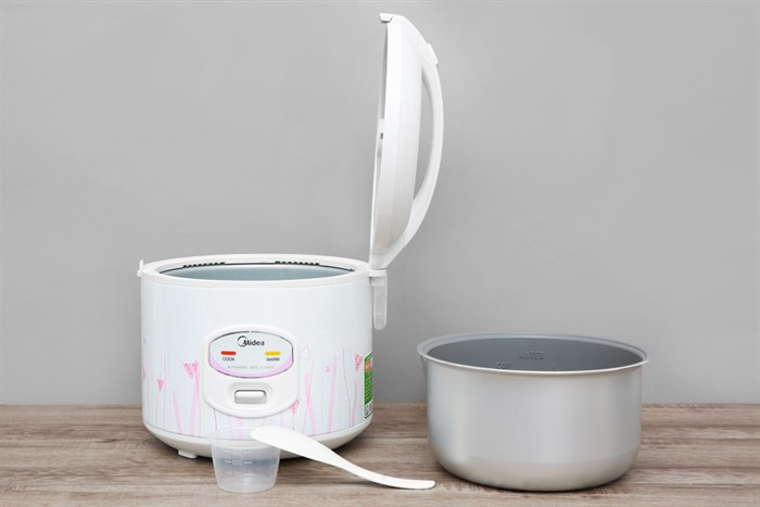 Nồi cơm nắp gài Midea 1.5 lít MR-CM1533 Màu Trắng