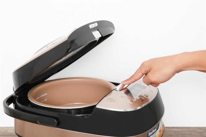 Nồi cơm điện tử Bluestone 1.5 lít RCB-5939 Màu Nâu