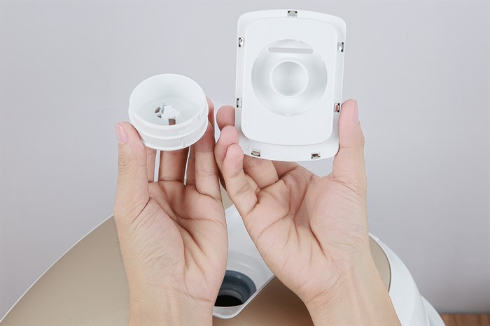 Nồi cơm cao tần GREE 1.5 lít GDCFWK-4004Ca Màu Trắng - Vàng