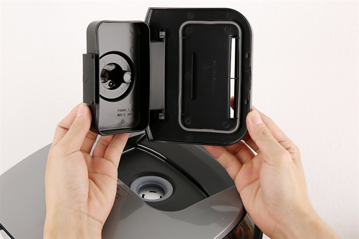 Nồi cơm điện tử Toshiba 1.8 lít RC-18DR2PV(K) Màu Trắng - Bạc