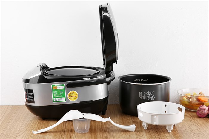 Nồi cơm điện tử Toshiba 1.8 lít RC-18DR2PV(K) Màu Trắng - Bạc