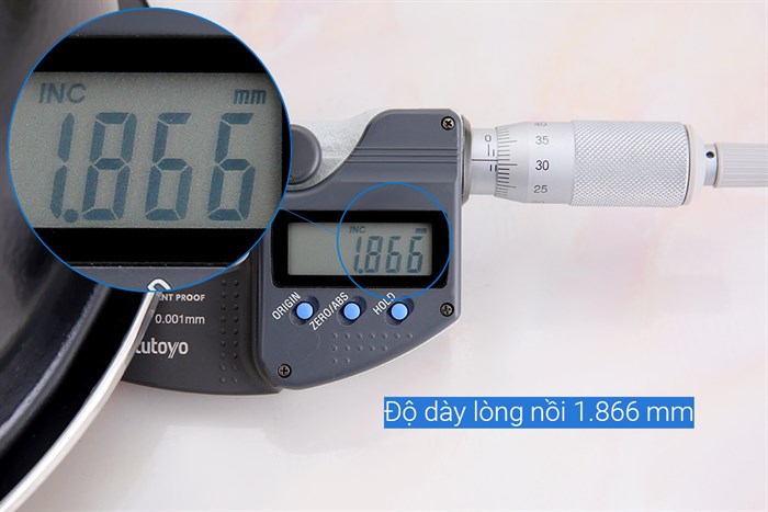 Nồi cơm cao tần BlueStone 1.5 lít RCB-5988 Màu Đen - Vàng đồng