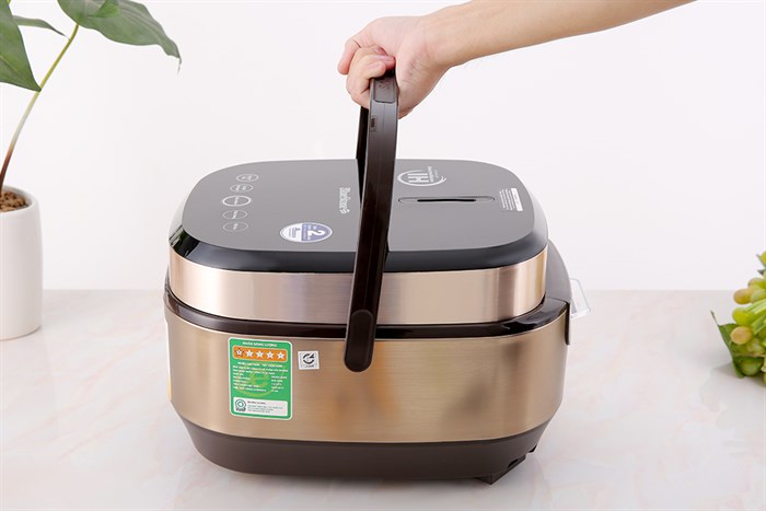 Nồi cơm cao tần BlueStone 1.5 lít RCB-5988 Màu Đen - Vàng đồng