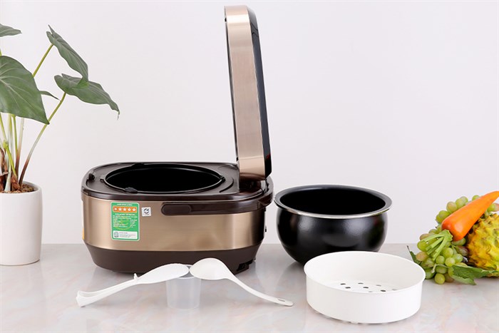 Nồi cơm cao tần BlueStone 1.5 lít RCB-5988 Màu Đen - Vàng đồng