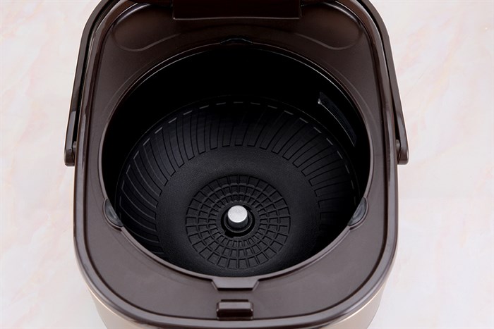 Nồi cơm cao tần BlueStone 1.5 lít RCB-5988 Màu Đen - Vàng đồng