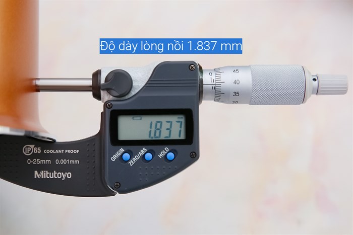 Nồi cơm nắp gài Kangaroo 2.2 lít KG572 Màu Vàng đồng