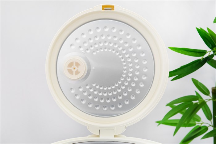 Nồi cơm nắp gài Kangaroo 2.2 lít KG572 Màu Vàng đồng