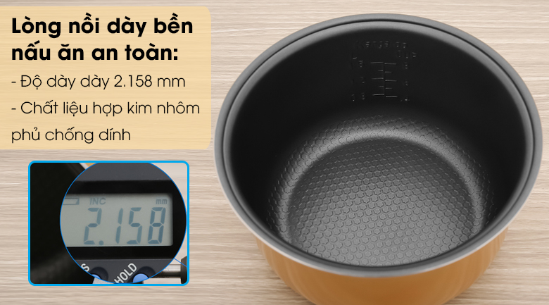 Nồi cơm điện nắp gài Kangaroo KG825 1.5 lít - Lòng nồi làm từ chất liệu hợp kim nhôm phủ chống dính dày 2.158 mm