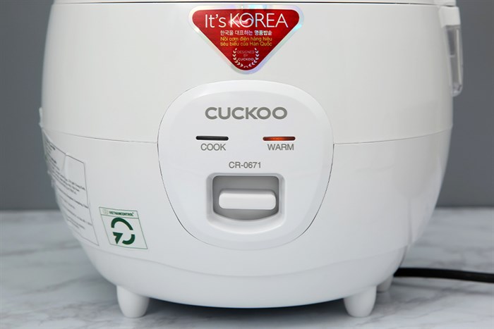 Nồi cơm nắp gài Cuckoo 1.08 lít CR-0671 Màu Trắng