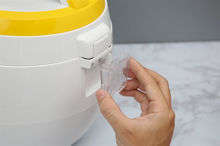 Nồi cơm nắp gài Cuckoo 1.08 lít CR-0671 Màu Trắng