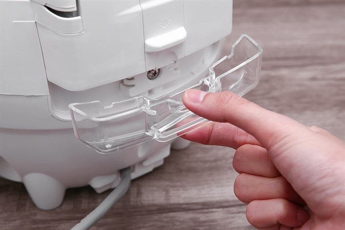 Nồi cơm điện tử áp suất Cuckoo 1.08 lít CRP-N0601F Màu Trắng - Đỏ