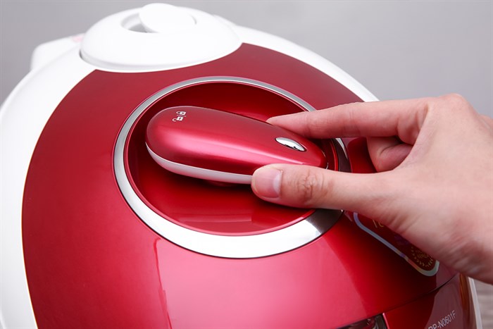 Nồi cơm điện tử áp suất Cuckoo 1.08 lít CRP-N0601F Màu Trắng - Đỏ