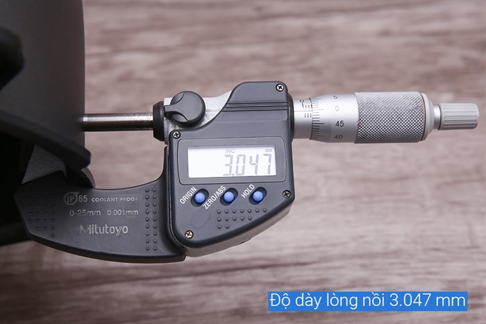 Nồi cơm điện tử áp suất Cuckoo 1.08 lít CRP-N0601F Màu Trắng - Đỏ