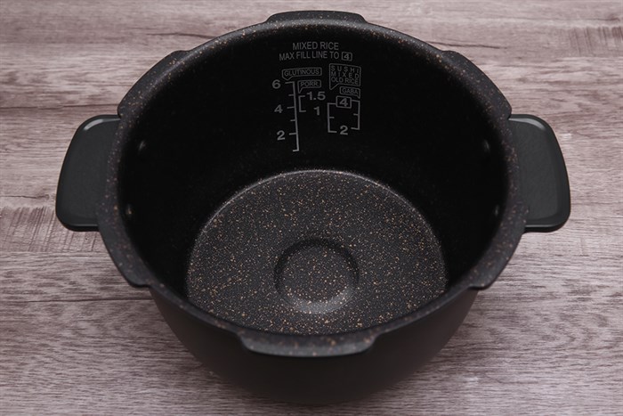 Nồi cơm điện tử áp suất Cuckoo 1.08 lít CRP-N0601F Màu Trắng - Đỏ