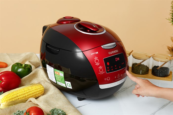 Nồi cơm áp suất cao tần Cuckoo 1.8 lít CRP-HUS1000F Màu Đen - Đỏ