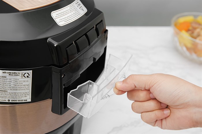 Nồi cơm điện tử Kangaroo 1.8 lít KG18DR8 Màu Đen - Vàng đồng