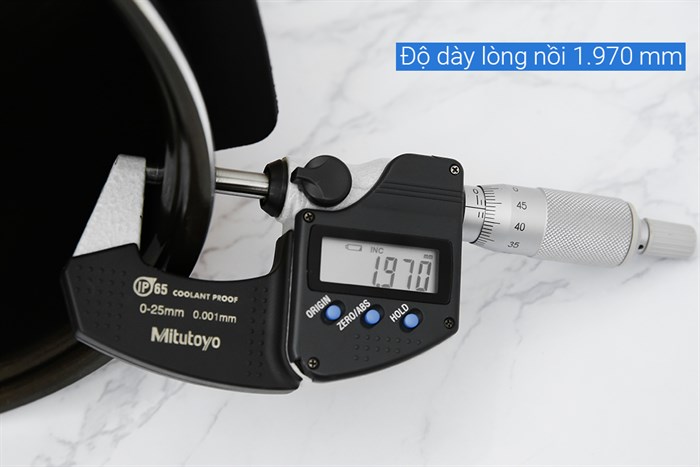 Nồi cơm điện tử Kangaroo 1.8 lít KG18DR8 Màu Đen - Vàng đồng