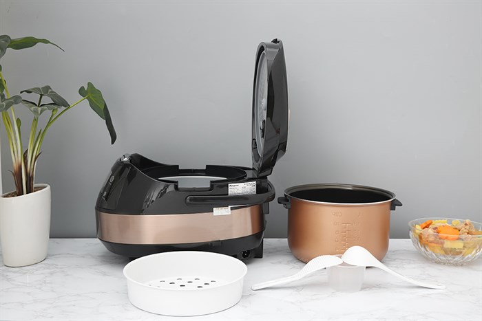 Nồi cơm điện tử Kangaroo 1.8 lít KG18DR8 Màu Đen - Vàng đồng