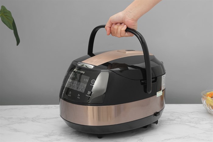 Nồi cơm điện tử Kangaroo 1.8 lít KG18DR8 Màu Đen - Vàng đồng