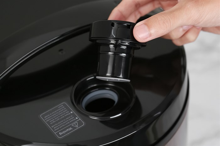 Nồi cơm điện tử Kangaroo 1.8 lít KG18DR6 Màu Nâu