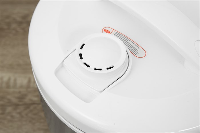 Nồi cơm nắp gài Hommy 1.8 lít JRC-180K Màu Bạc