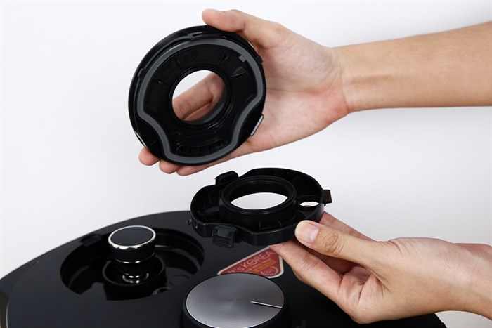 Nồi cơm áp suất cao tần Cuckoo 1.08 lít CRP-LHTR0609F/BKSIVNCV Màu Đen