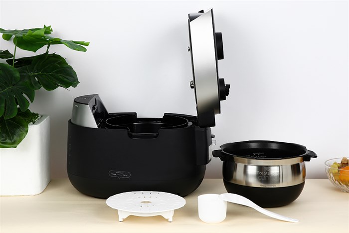 Nồi cơm áp suất cao tần Cuckoo 1.08 lít CRP-LHTR0609F/BKSIVNCV Màu Đen