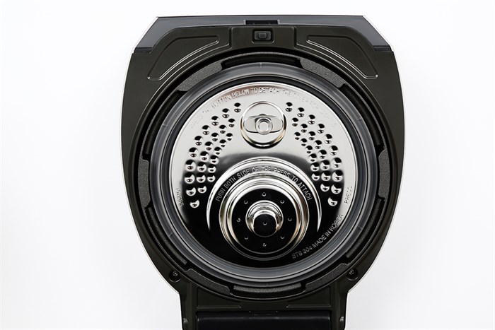 Nồi cơm áp suất cao tần Cuckoo 1.08 lít CRP-LHTR0609F/BKSIVNCV Màu Đen