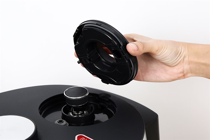 Nồi cơm áp suất cao tần Cuckoo 1.08 lít CRP-LHTR0609F/BKSIVNCV Màu Đen