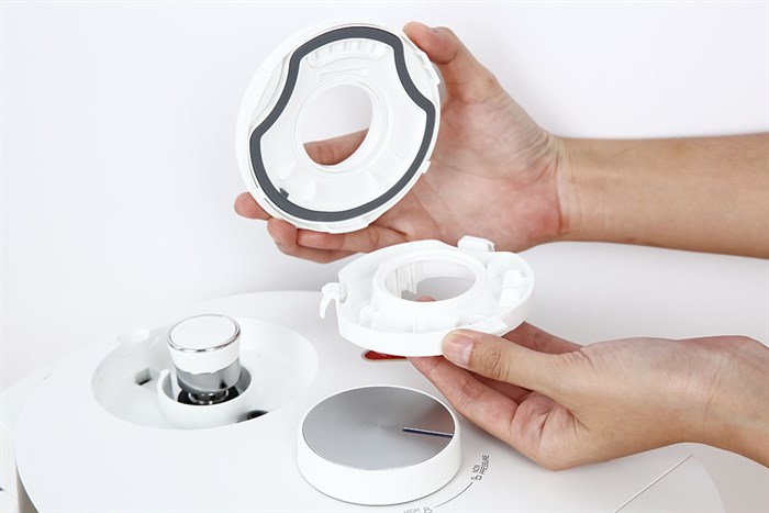 Nồi cơm áp suất cao tần Cuckoo 1.08 lít CRP-LHTR0609F/WHSIVNCV Màu Trắng