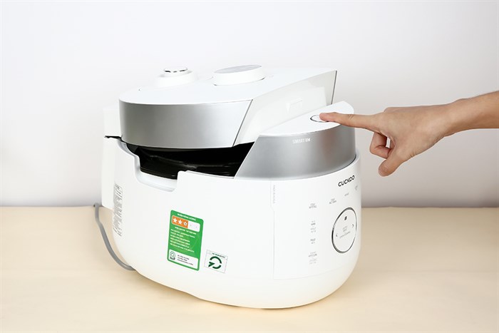 Nồi cơm áp suất cao tần Cuckoo 1.08 lít CRP-LHTR0609F/WHSIVNCV Màu Trắng