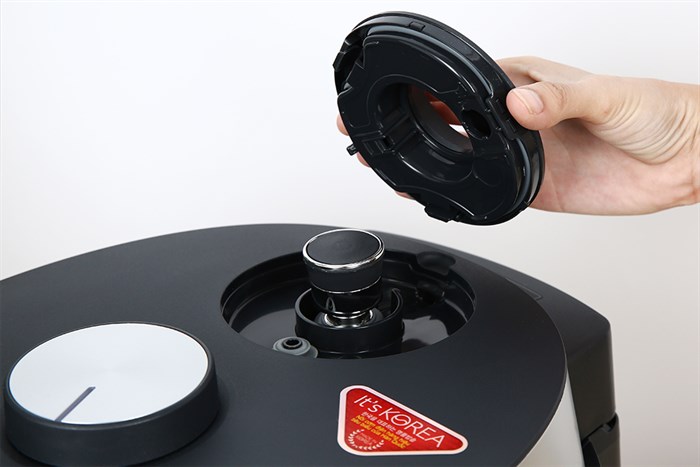 Nồi cơm áp suất cao tần Cuckoo 1.8 lít CRP-LHTR1009F/BKSIVNCV Màu Đen