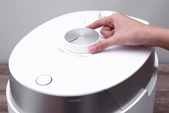 Nồi cơm áp suất cao tần Cuckoo 1.8 lít CRP-LHTR1009F/WHSIVNCV Màu Trắng