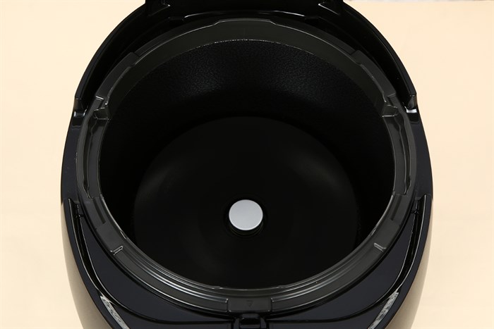 Nồi cơm điện tử áp suất Cuckoo 1.8 lít CRP-RT1008F/BKTSVNCV Màu Đen