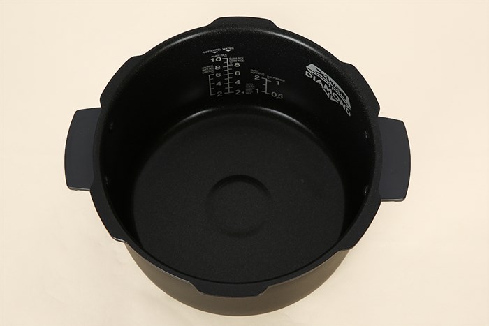 Nồi cơm điện tử áp suất Cuckoo 1.8 lít CRP-RT1008F/BKTSVNCV Màu Đen