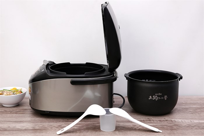 Nồi cơm cao tần Tiger 1.8 lít JKT-D18V Màu Đen - Bạc