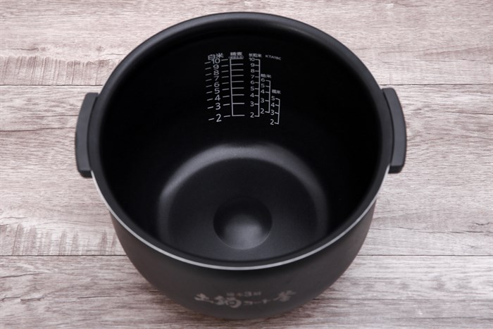 Nồi cơm cao tần Tiger 1.8 lít JKT-D18V Màu Đen - Bạc