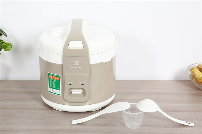 Nồi cơm nắp gài Electrolux 1.8 lít E4RC1-350B Màu Kem
