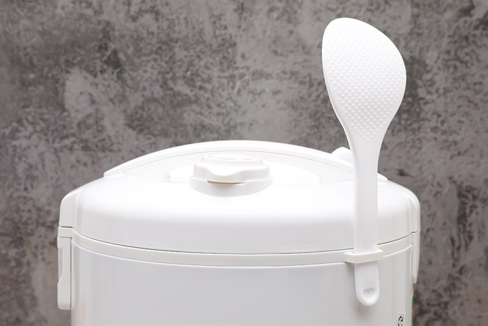 Nồi cơm nắp gài BlueStone 1.8 lít RCB-5525 Màu Trắng