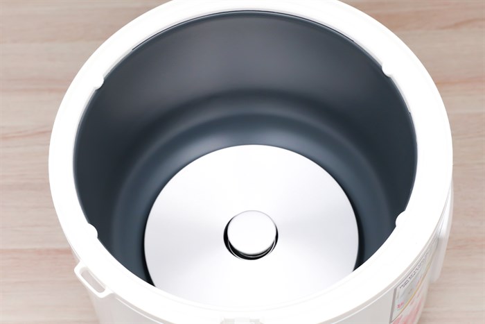 Nồi cơm nắp gài BlueStone 1.8 lít RCB-5525 Màu Trắng