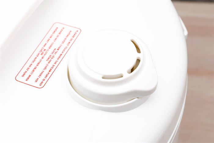 Nồi cơm nắp gài BlueStone 1.8 lít RCB-5525 Màu Trắng