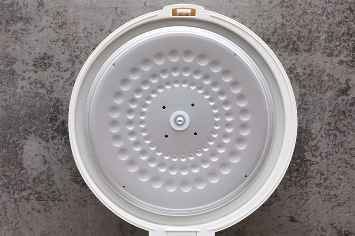 Nồi cơm nắp gài BlueStone 1.8 lít RCB-5525 Màu Trắng