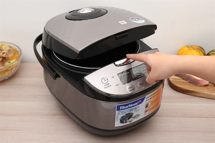 Nồi cơm điện tử BlueStone 1.8 lít RCB-5938 Màu Nâu