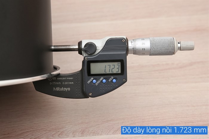 Nồi cơm điện tử BlueStone 1.8 lít RCB-5938 Màu Nâu