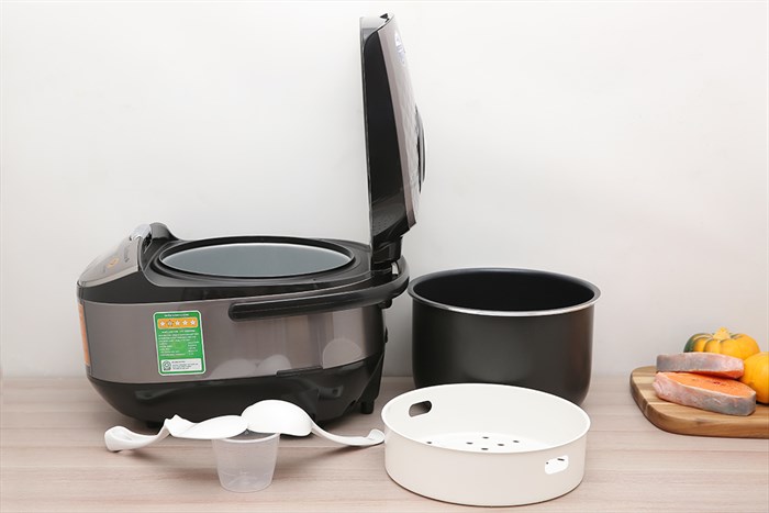 Nồi cơm điện tử BlueStone 1.8 lít RCB-5938 Màu Nâu